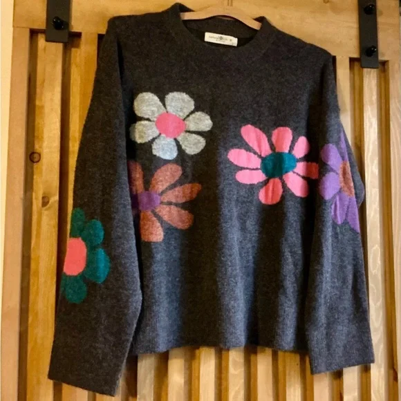 NATURAL Life Floral Sweater NWOT - Picture 1 of 1